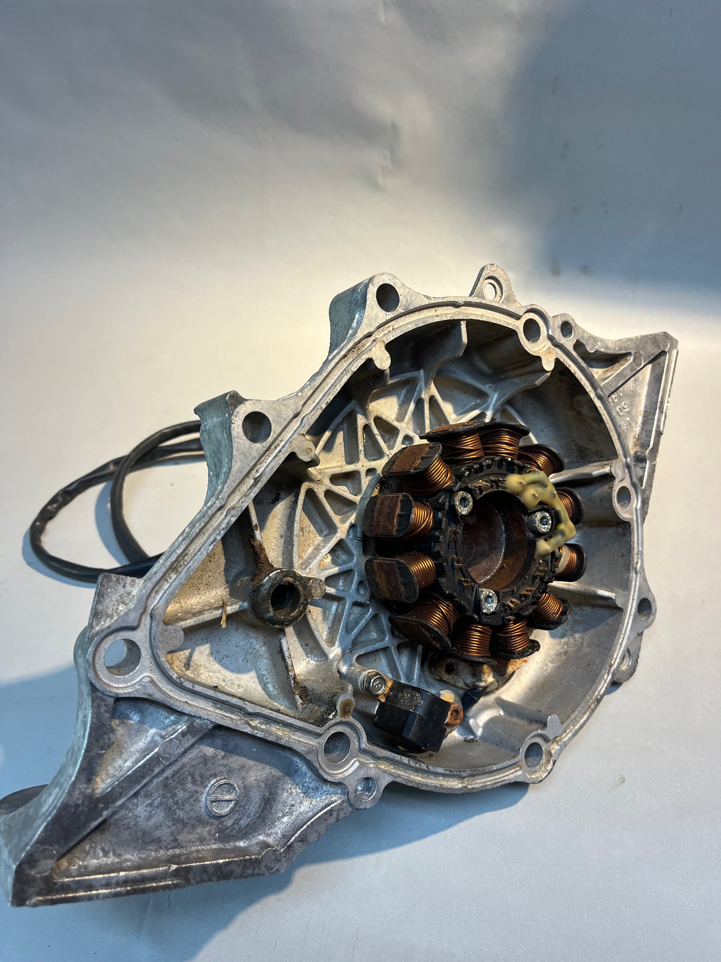 Yamaha 1200 Stator front plate
